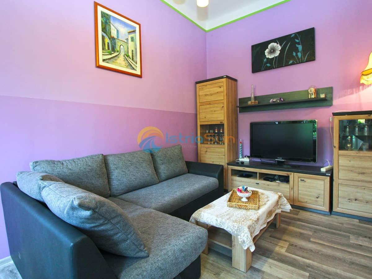 Studio Apartman Lea Pula Exteriör bild